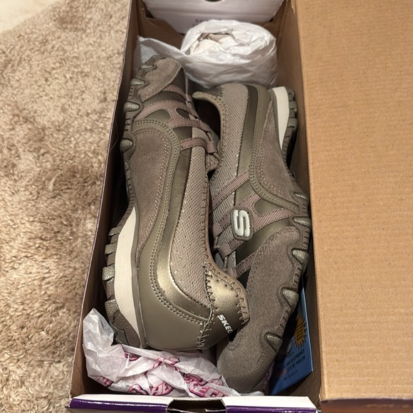 NWT Skechers Women's Taupe Sneakers status series point blank bikers 6 taupe - Picture 7 of 8